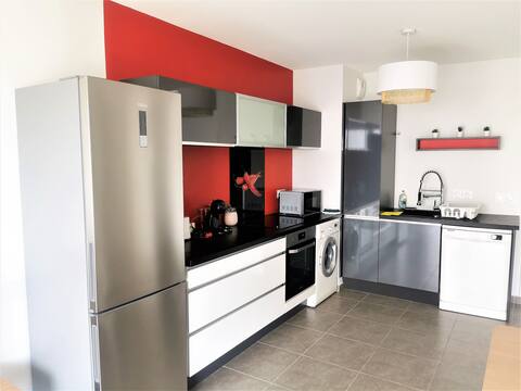 Sublime apartment at the foot of Metro A at the silk square