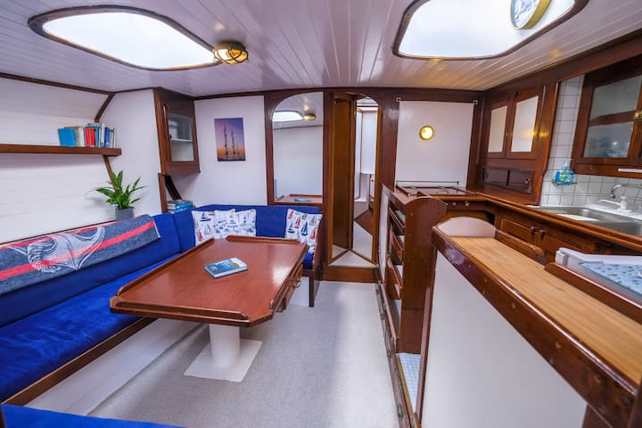 yacht rentals airbnb