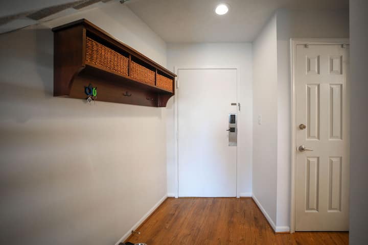 Ski-in Ski-out ~ Mtn Views ~ King Suite - Wintergreen