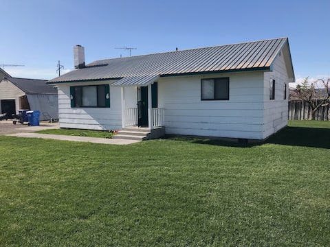 Quiet Little Home in a Private Safe Neighborhood