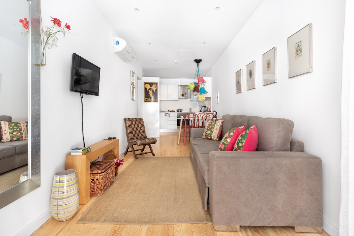 Popular Airbnb listing: Chiado | Comfy & Easy Access | Family-Friendly in Santa Maria Maior