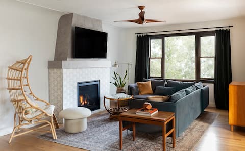 Successful Airbnb property: 5★ local! 2blk to restaurants*Chef Kitchen*Patio* in West Highland