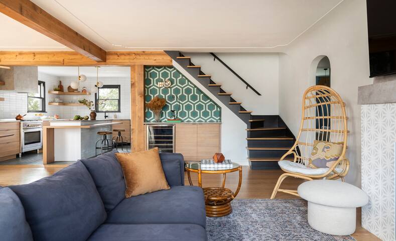 5★ local! 2blk to restaurants*Chef Kitchen*Patio* gallery image 5