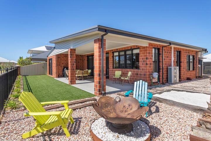 The Links – fairway views, walk to town, air-con gallery image 4