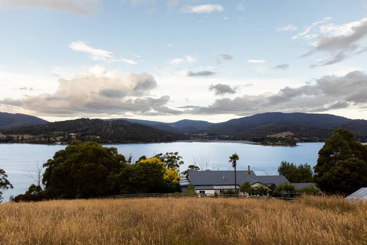 Woodland Bay Retreat: A Secluded haven gallery image 5