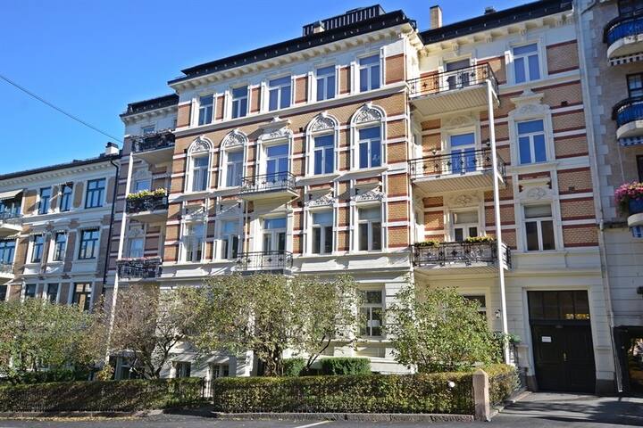 Beautiful apartment in the embassy area. gallery image 2