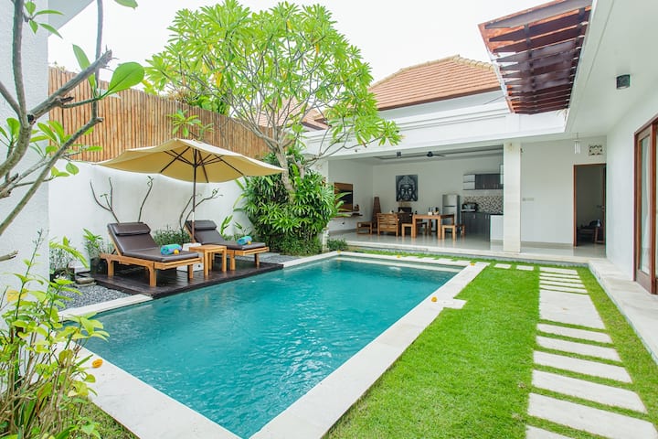 Private 2br Villa With Pool-walk To Seminyak Beach - Seminyak
