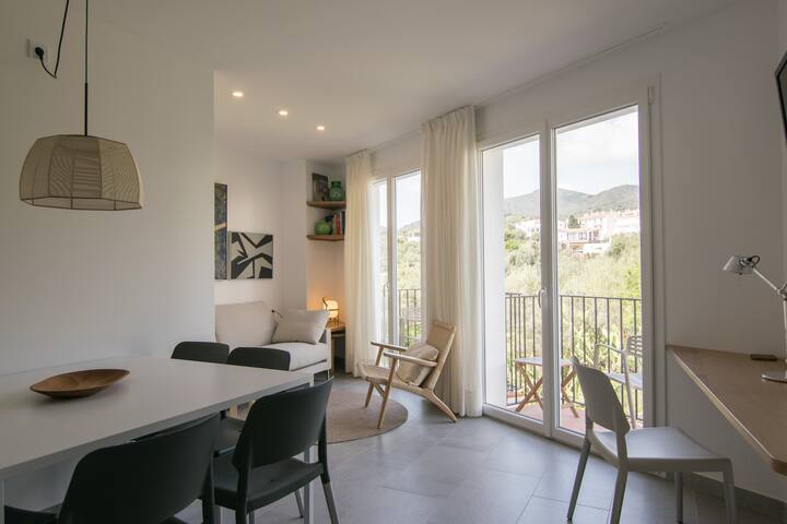 Luminous apartment in the centre of Cadaques