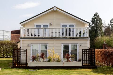 CARNOUSTIE DREAMS -Stunning spacious Eco villa.