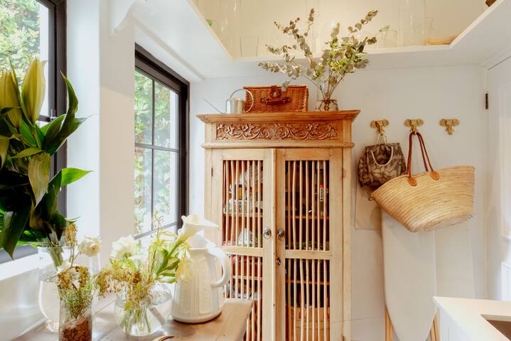 Classic Home in the heart of Newlands Village gallery image 2