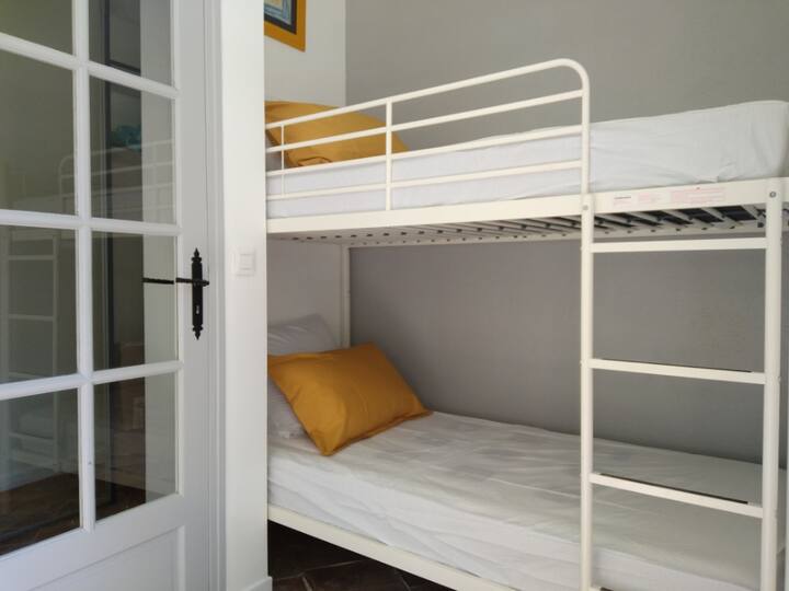 Chumba cha kulala 2, na vitanda vya ghorofa (90price} 90)