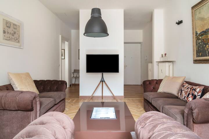 Milano Belle Maison – city center 3 BDR apartment gallery image 2