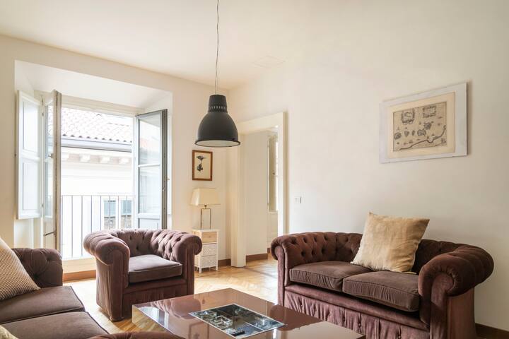 Milano Belle Maison – city center 3 BDR apartment gallery image 3