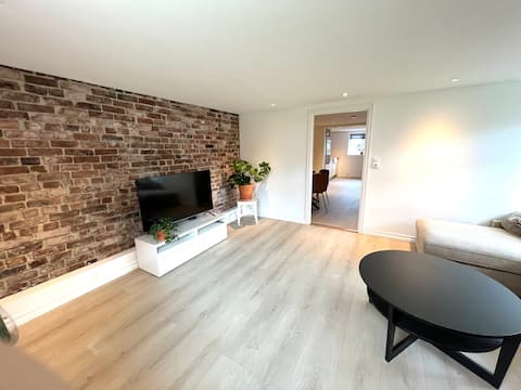 Top Airbnb: Large apartment (100 m2) with free parking in Hinna