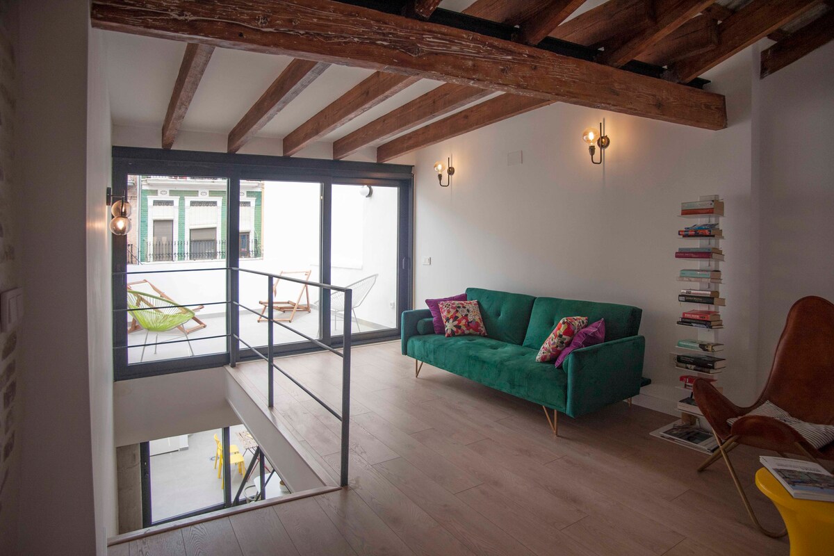 Popular Airbnb listing: Beautiful House near Beach with two Terraces in Poblats Marítims