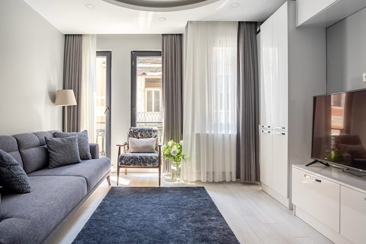 Premium Family Apartment, 3 Min Away From İStiklal - Istanbul