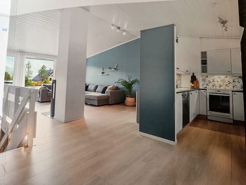 4 bedroom apartment,including bed set/towel