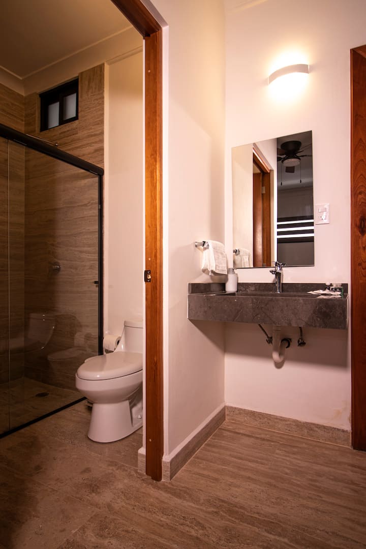 Baño completo de la Alcoba 2
