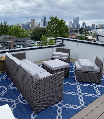 Modern 3BR townhome with stunning views/location gallery image 3