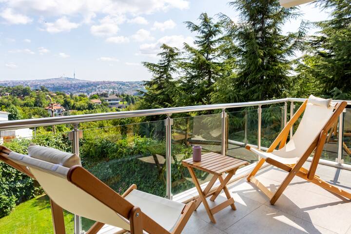 Incredible Luxurious Villa with Spacious Garden gallery image 5