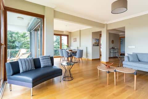 Popular Airbnb listing: Incredible Luxurious Villa with Spacious Garden in Beykoz