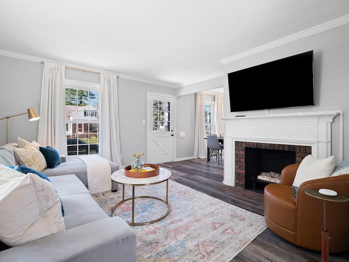 Pet-Friendly 3BR Retreat Near Cleveland