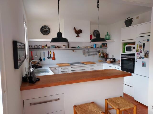 Fantástica casa de pueblo renovada a 20″ del mar gallery image 2