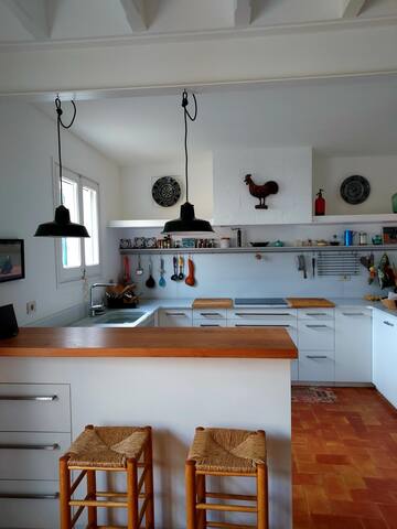 Fantástica casa de pueblo renovada a 20″ del mar gallery image 3