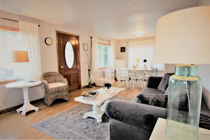 Mingus Park Cottage - Coos Bay, OR