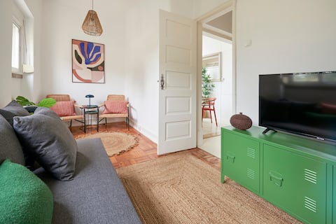 Successful Airbnb property: Light-Filled & Renovated Apartment, By TimeCooler in Alvalade
