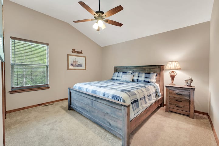 חדר שינה למעלה (קינג סייז)