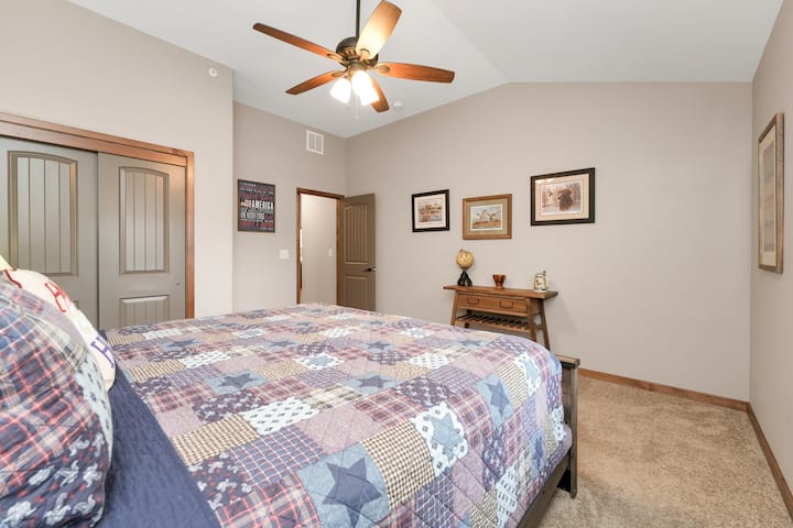 חדר שינה למעלה (קינג סייז)