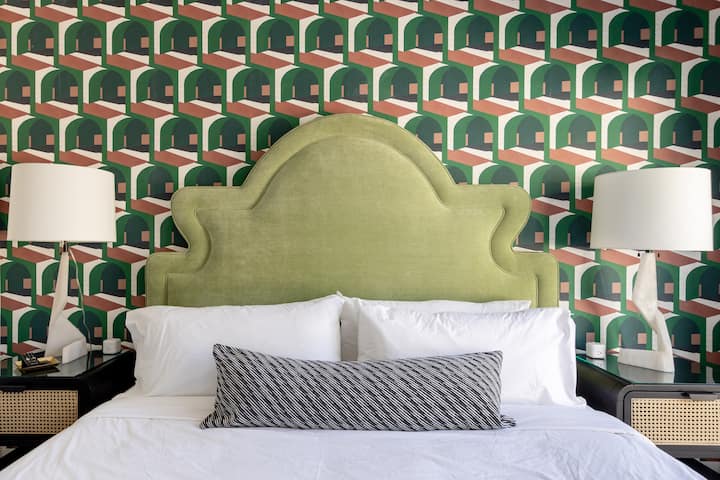 غرفة الطفرة - بسرير كبير