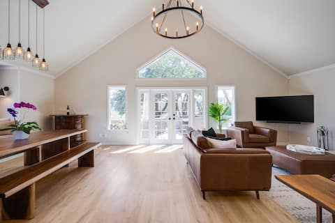 Successful Airbnb property: Vineyard views, hot tub, sauna, cinema in Healdsburg