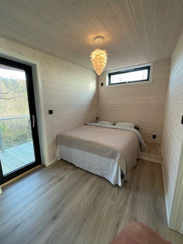 Spálňa 2. 150 x 200 lôžko s balkónom na rannú kávu