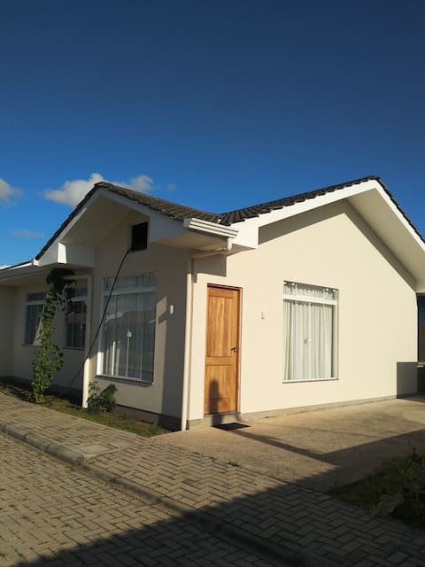 Top Airbnb: House (Cs 6) with 3 Bedrooms, 15 minutes from Curitiba in Campina Grande Do Sul