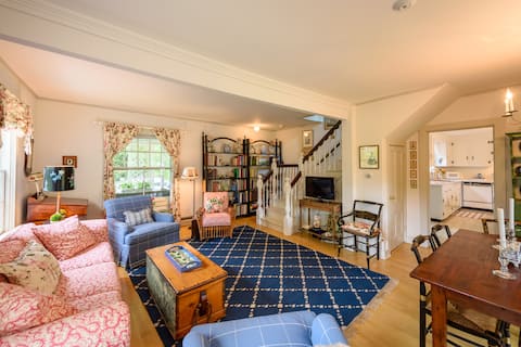 Successful Airbnb property: Classic Vineyard Cottage - Steps to Beach/Downtown in Vineyard Haven