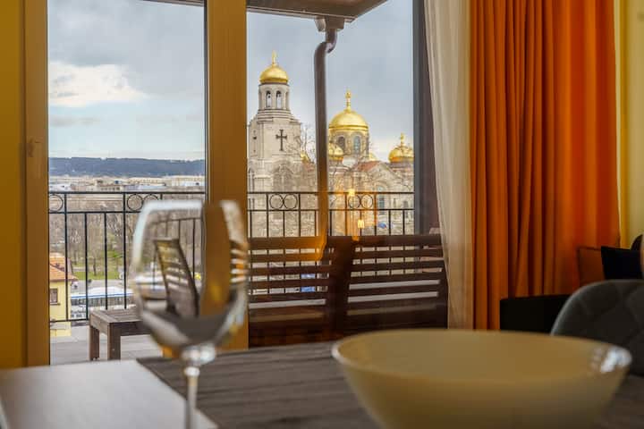 Panoramic 1 bedroom apartment in central Varna!