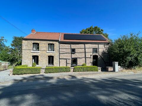 Vacation home with large garden in wooded area.