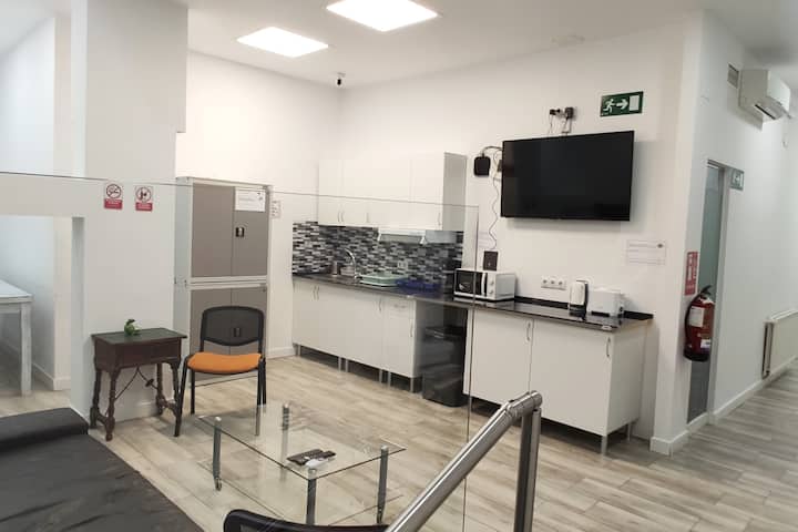 Covarrubias 21 Hostal - Private Room For 3 People - Madrid