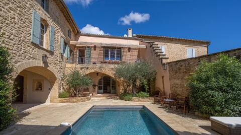 Charming Provencal house with 5 bedrooms + studio & swimming pool