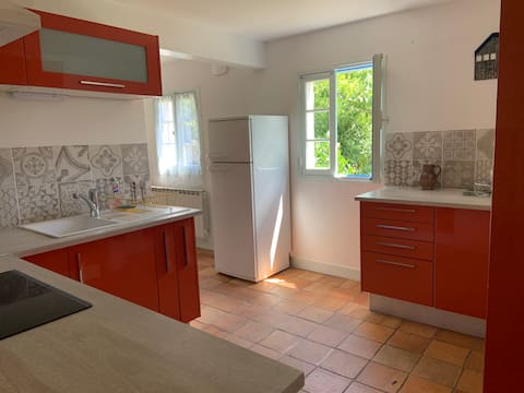 Top Airbnb: Charming summer accommodation with large garden à Saint Palais Sur Mer