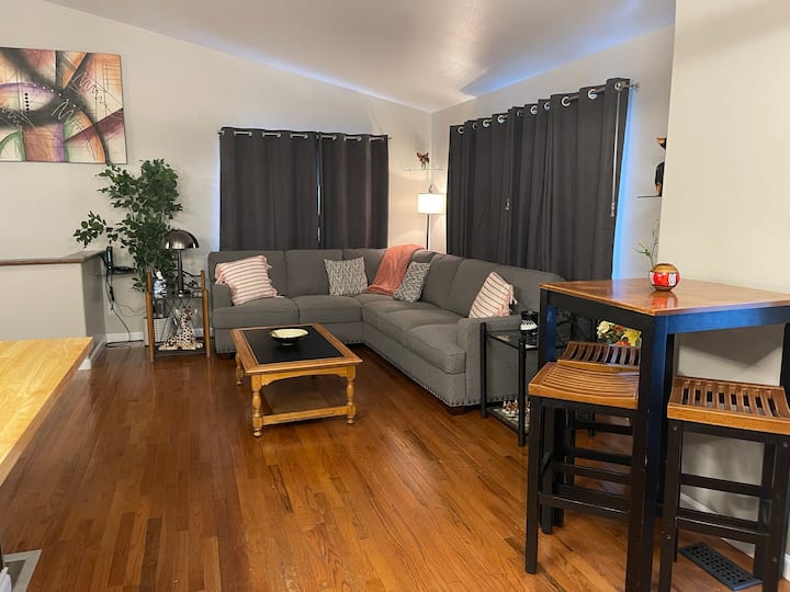 Upscale Midtown Condo, WiFi, W/D, 2 BR Condominiums for Rent in