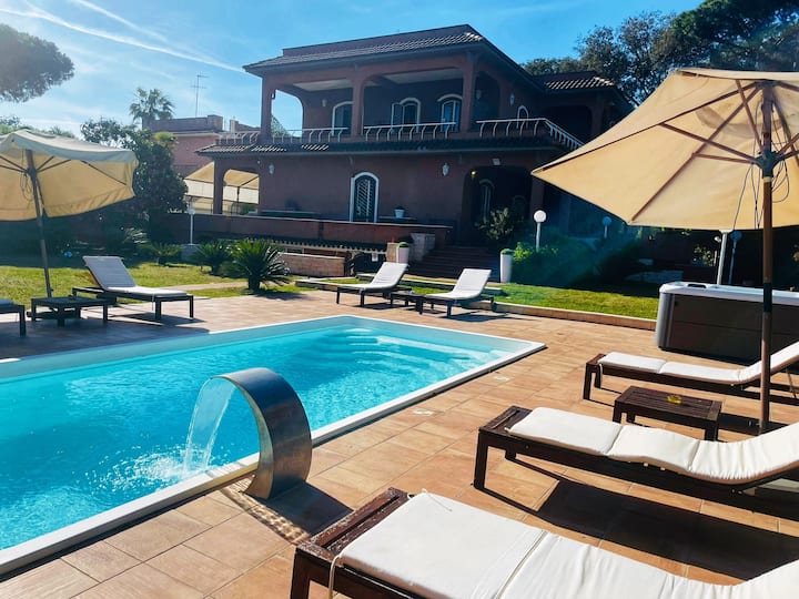 Italian Villa by the beach near Rome