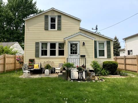 Cheerful Village House - Great Location
