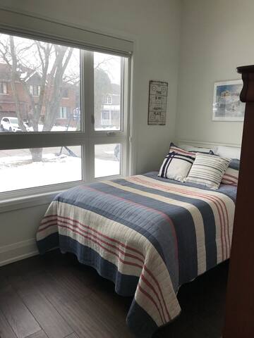 Spacious, new 3 bedroom house, pool, shops, trail, gallery image 5