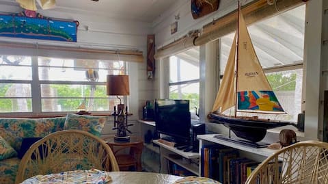 Top performing Airbnb: Conch Key Cottages with SailboatorBoatslip incuded in Duck Key