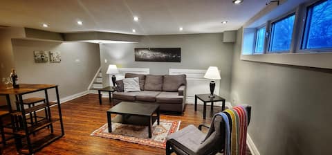Popular Airbnb listing: Adorable 1-bedroom with free parking on premises in Ajax