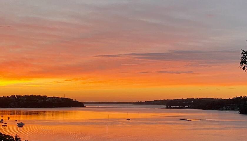 Waterfront luxury on the Port hacking.