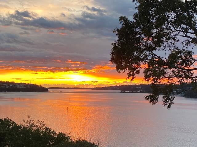 Waterfront luxury on the Port hacking. gallery image 5